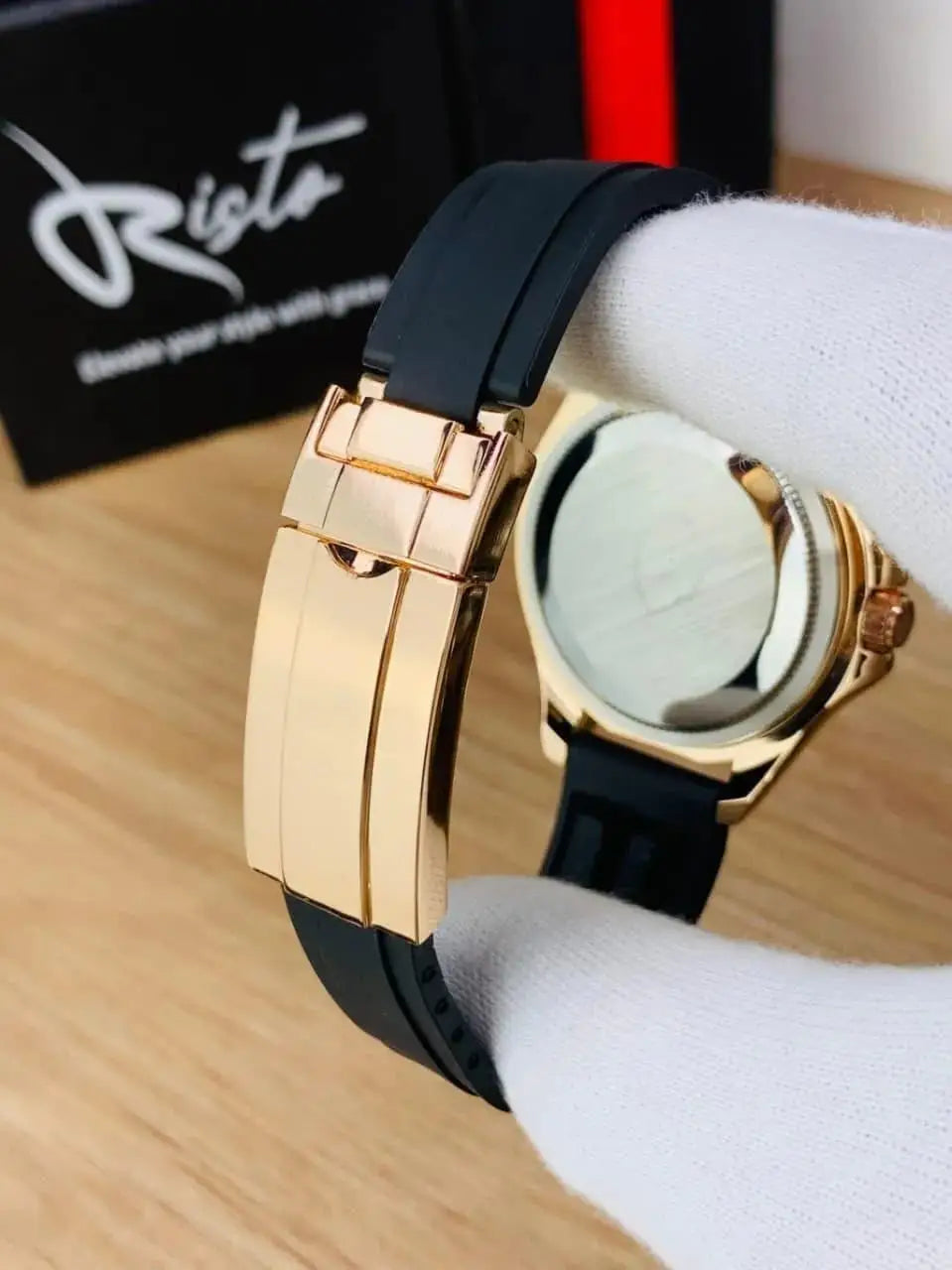 ⌚ Luxury Men’s Rubber Strap Watch