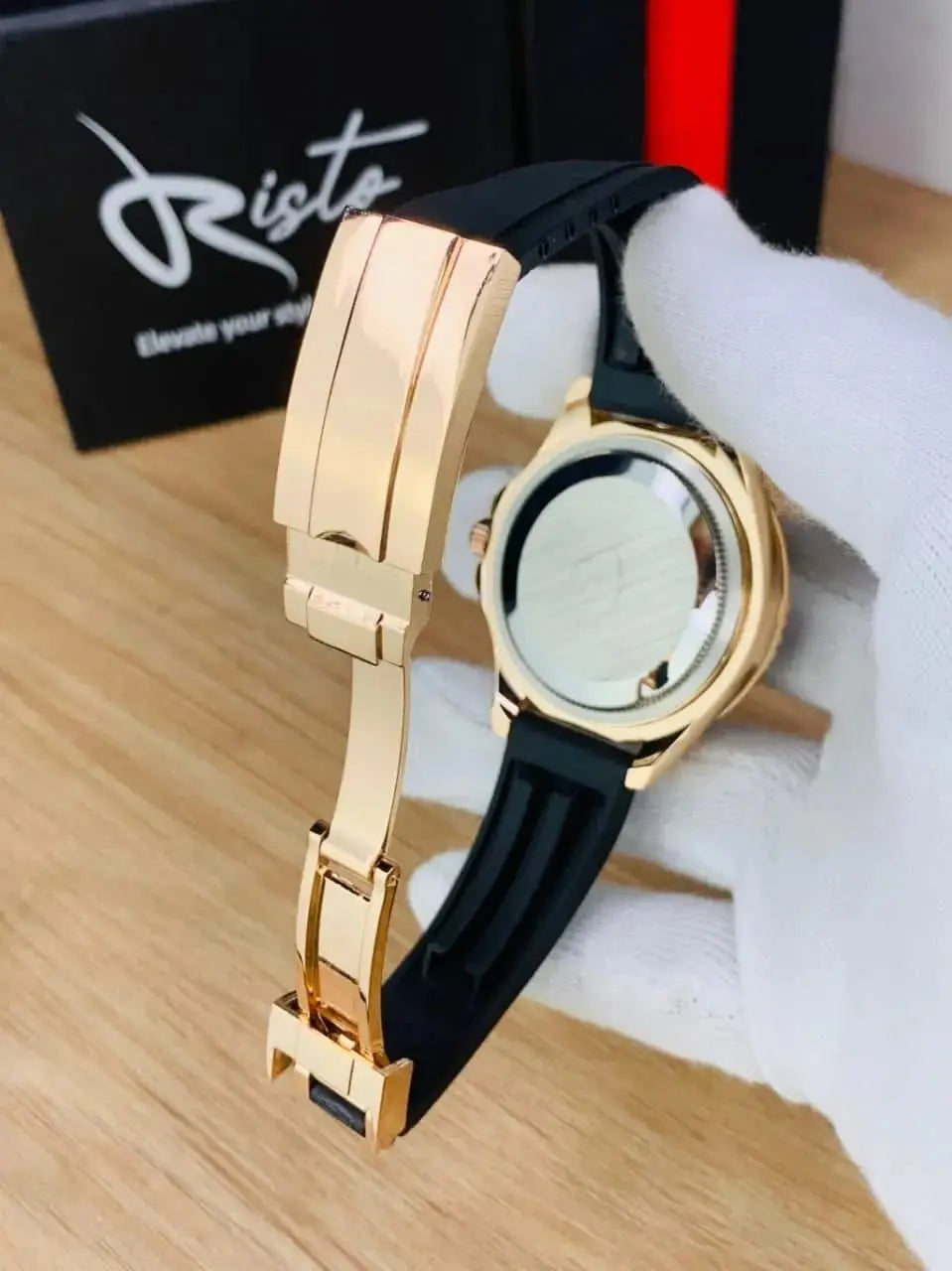 ⌚ Luxury Men’s Rubber Strap Watch