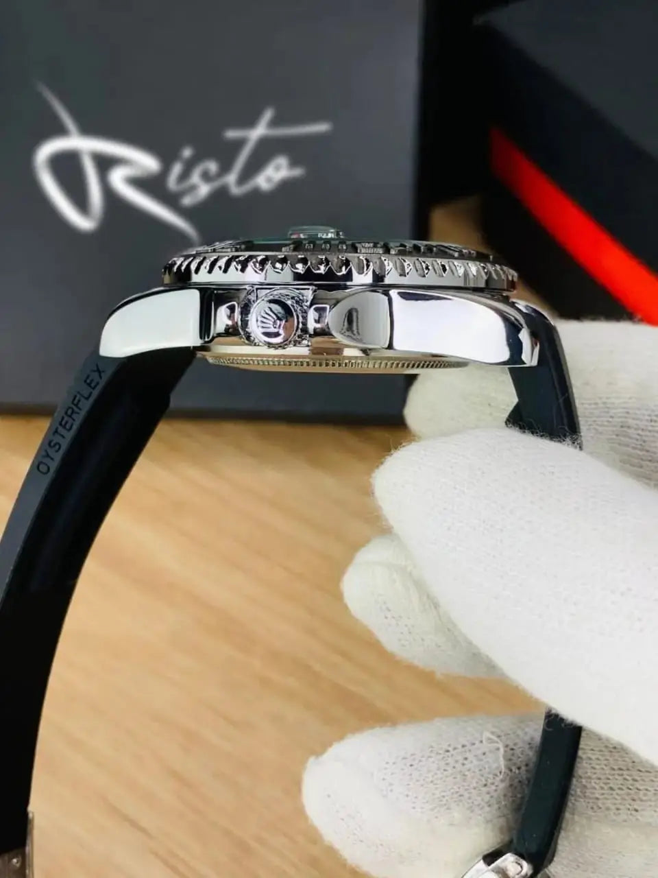 ⌚ Luxury Men’s Rubber Strap Watch