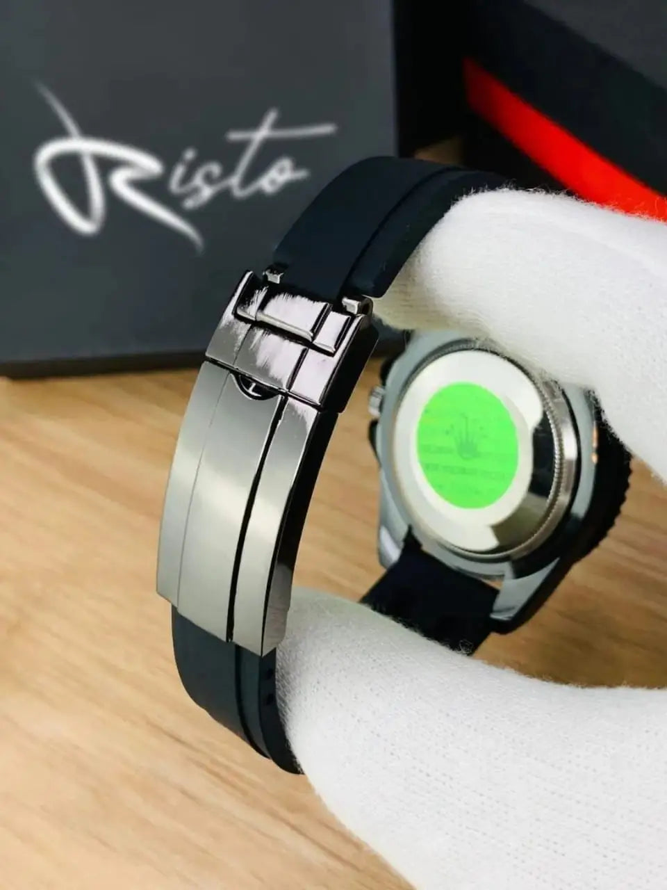 ⌚ Luxury Men’s Rubber Strap Watch